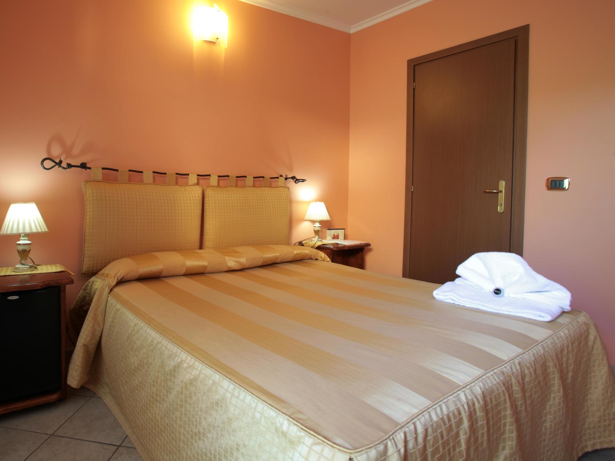 Airport Hotel 2*